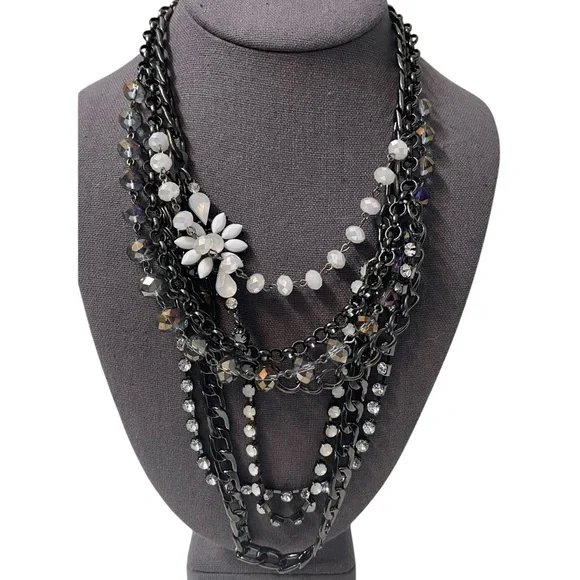 🎉 HP! ❤️ NWT! Simply Vera / Vera Wang Gunmetal Chain Cluster Necklace - Picture 1 of 7